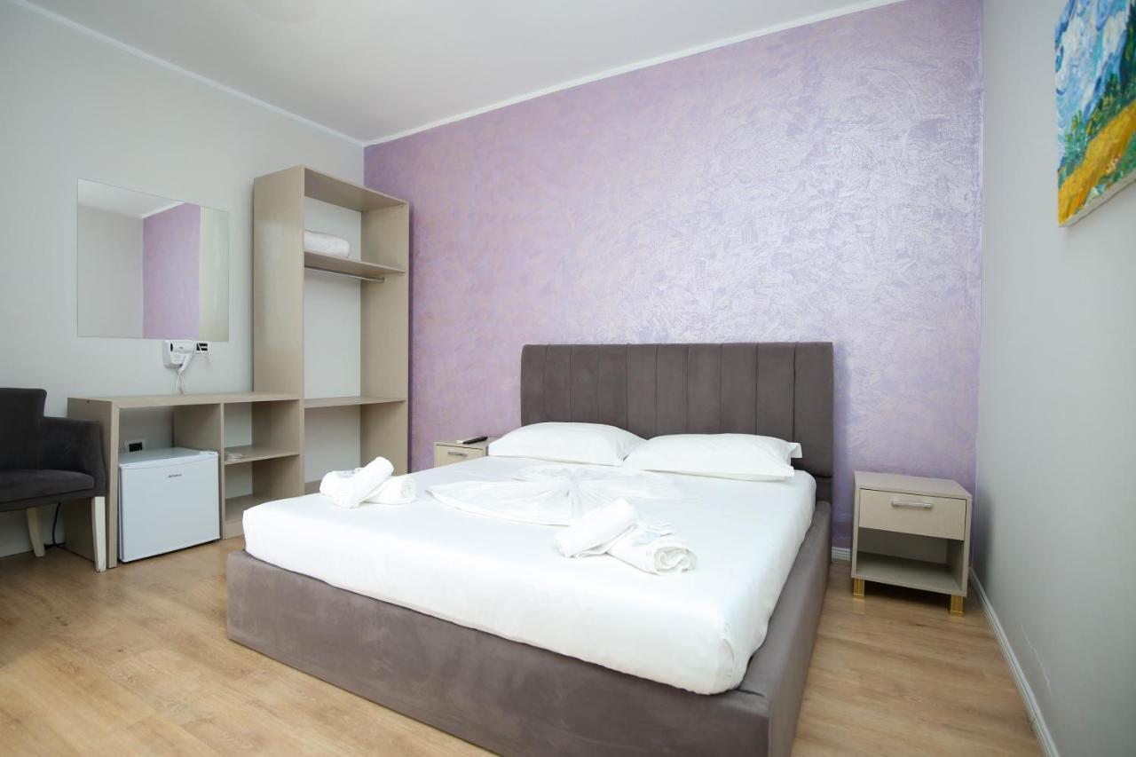 Juar Hotel Radhimë Exterior foto