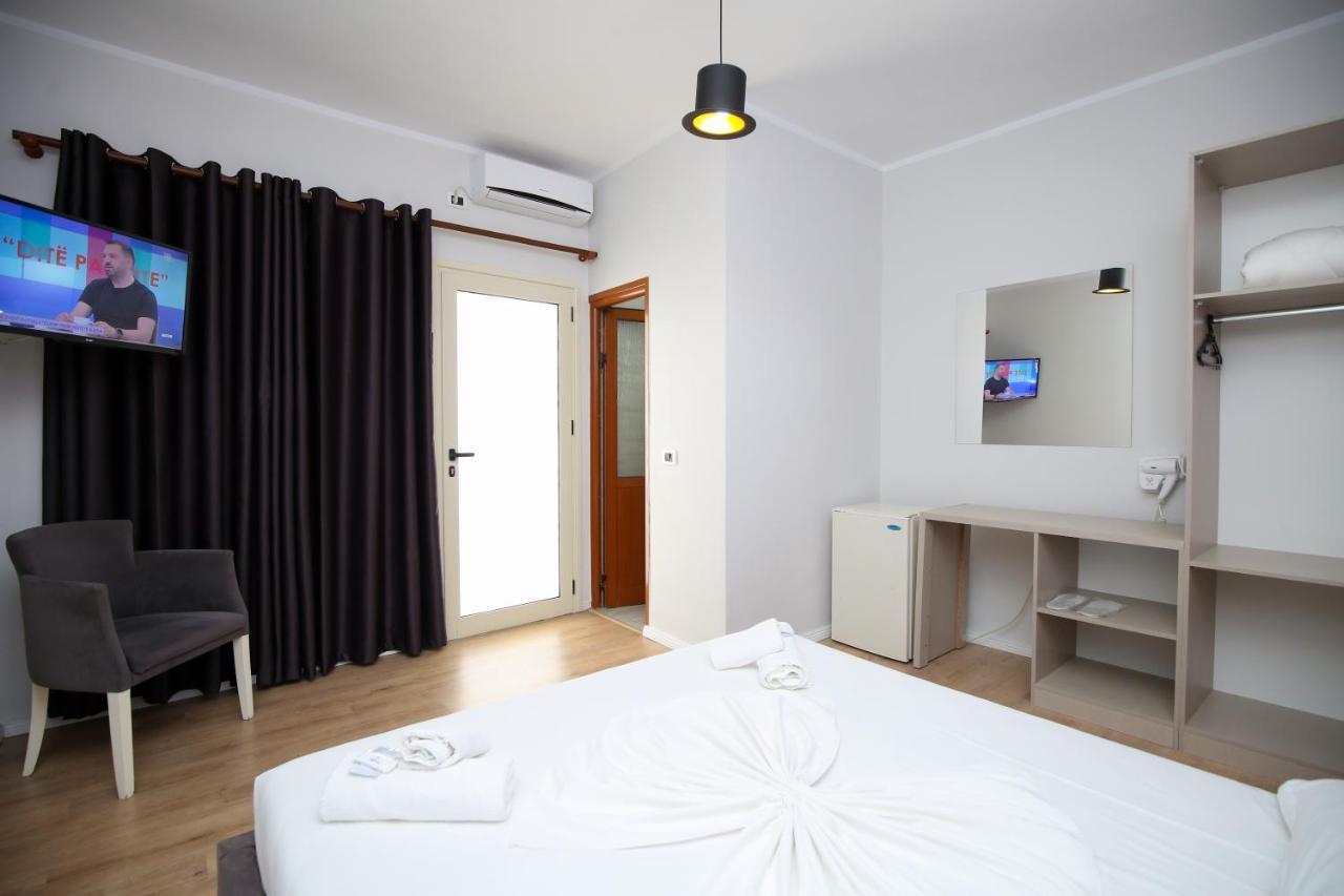 Juar Hotel Radhimë Exterior foto