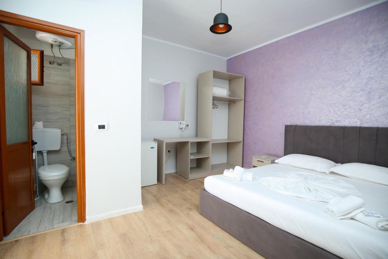 Juar Hotel Radhimë Exterior foto